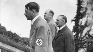 Adolf Hitler stod värd för kongressen i München, där premiärminister Chamberlain medverkade. Hitler och Chamberlain i München 1938.