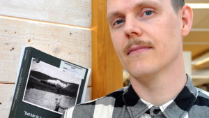 Per Boström doktorerar på metaforer kring kärlek. Per Boström doktorerar på metaforer kring kärlek.