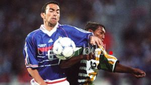 Youri Djorkaeff i gruppspelsmatchen mot Sydafrika i VM 1998. Youri Djorkaeff i gruppspelsmatchen mot Sydafrika.