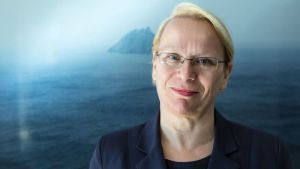 Maria Hirvi-Ijäs är specialforskare på det kulturpolitiska forskningscentret Cupore. En blond leende kvinna.