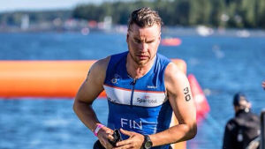 Robson har bestämt sig. Han ska kunna sporta igen, som här på Ironman i Tahko 2015. Robson Lindberg som springer på tävlingen Ironman i Tahko år 2015.