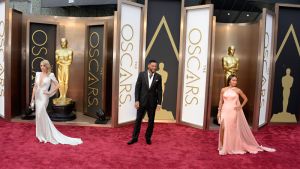 Näyttelijät Kate Hudson, Will Smith ja Jada Pinkett Smith vuoden 2014 Oscar-gaalassa. // Kuva: EPA / Mike Nelson