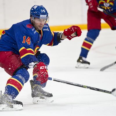 Tomi Mäki kuvassa