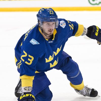 Arizonan Oliver Ekman-Larsson oli Ruotsin puolustuksen tukipilareita jääkiekon World Cupissa syyskuussa.