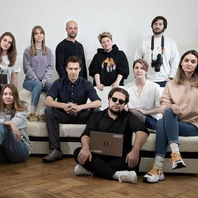 Venäläisen iStories-lehden työntekijät.