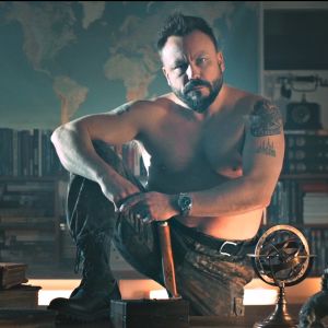 Docventuresin Riku Rantala armeijakamppeissa.