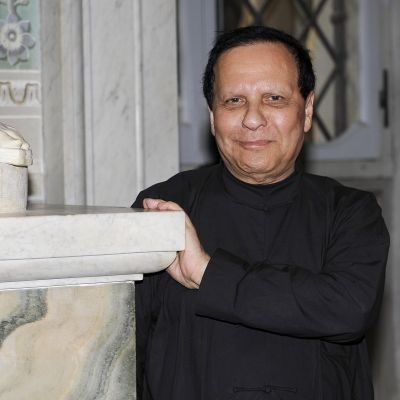 Muotisuunnittelija Azzedine Alaïa näyttelynsä avajaisissa Galleria Borghesessa Roomassa heinäkuussa 2015.