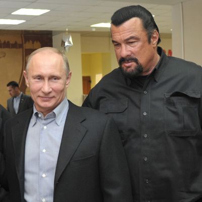 Venäjän presidentti Vladimir Putin ja näyttelijä Steven Seagal vierailivat taistelulajien keskuksessa Moskovassa maaliskuussa 2013.