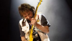 Klikkaa kuvaa ja lue lisää! Jari Ahola Manserockin tähtenä Mauno Pepposena Vuonna 85 musikaalissa TTT:ssä