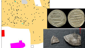 Kartan visar var på utgrävninsgområdet mynten hittades. Karta över arkeologiska utgrävningar och två skärvor av arabiska mynt som hittat i utgrävningarna.