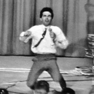 Joey Dee vatkaa Kulttuuritalon lavalla 1963.