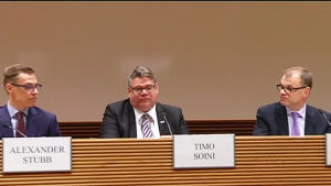 Ingen populär regering, här har Soini redan blivit en av "herrarna" som en Sannfinländare vill hata. Alexander Stubb. Timo Soini ja Juha Sipilä