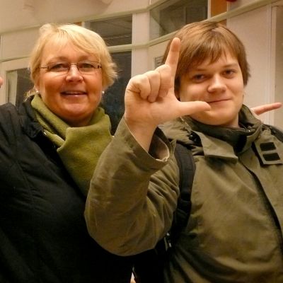 Tuula Rautkivi ja Ari-Pekka Mälkiä ovat mukana räppäri Asteen joukoissa Kuorosodassa.