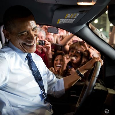 Presidentti Barack Obama kuvattuna vieraillessaan Fordin tehtailla Kansas Cityssä Missourissa 20 syyskuuta 2013.