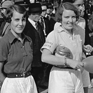 Kaksi naista keäsisessä Helsingissä 1930-luvulla