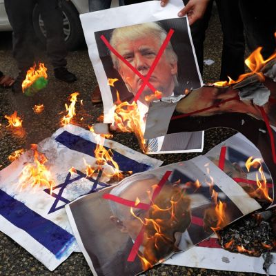 Palestiinalaiset protestoivat Gazassa Yhdysvaltain suunnitelmia vastaan 6. joulukuuta 2017.
