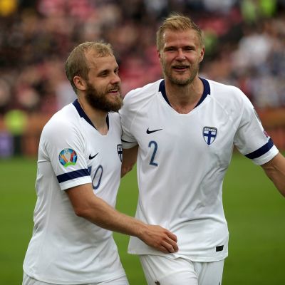 Teemu Pukki ja Paulus Arajuuri kuvassa