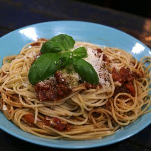 Tomatspaghetti med basilika
