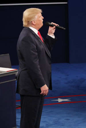 Hillary Clinton och Donald Trump i den andra presidentvalsdebatten.