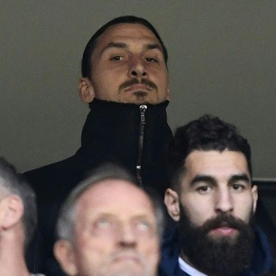 Zlatan Ibrahimovic på läktarplats i matchen Italien–Sverige.