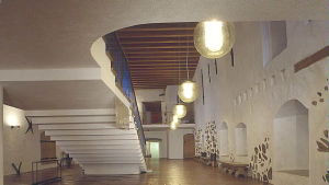 Modernt och medeltida samsas på slottet. Exempel på Erik och Carin Bryggmans design i Åbo slott.