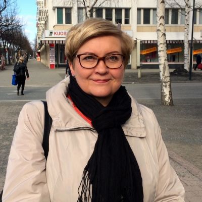 Kunta- ja uudistusministeri Anu Vehviläinen (kesk.).