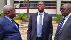 De förra presidenterna Domitien Ndaiyzeye, Pierre Buyoya och Sylvestre Ntibantunganya arbetar nu för att hitta en fredlig lösning på konflikten. Tre förra burundiska presidenter Domitien Ndaiyzeye, Pierre Buyoya och Sylvestre Ntibantunganya.