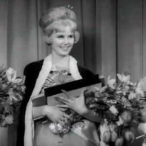 Kaarina Leskinen kruunataan Miss Suomeksi 1962