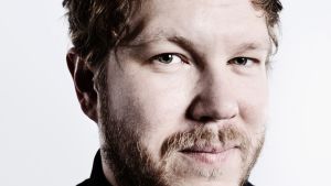 Musiikki parantaa ja yhdistää. Tämmösenä aikana älytöntä, että sanotaan musiikin olevan auringonlaskun ala, levyt ei myy ja musiikkia on liikaa. Paskanmarjat, musiikki on nyt tärkeämpää kuin koskaan! - Samae Koskinen