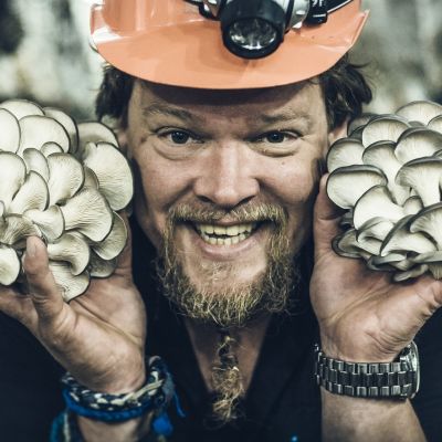 Ville Haapasalo sienestämässä Volga 30 päivässä -ohjelmassa