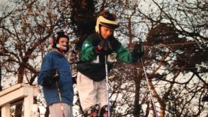 Marcus Sandell började åka skidor i ung ålder. Marcus Sandell i en platsbacke i England i slutet av 1990-talet.