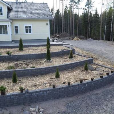Jari Aarnion omakotitalon pihalta löydettiin ojaputki, johon kätketty ämpäri sisälsi käteistä.