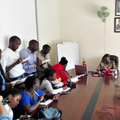 Polisens presskonferens i Uganda den 19 februari 2018.