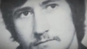 Johannes-Andreas Hanni syntyi vuonna 1957 tallinnalaiseen baptistiperheeseen. Mustavalkokuva miehestä (virolainen Johannes-Andreas Hanni).
