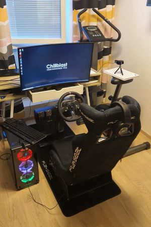 Simulatorn i Emma Kimiläinens arbetsrum. Simulatorn i Emma Kimiläinens arbetsrum.