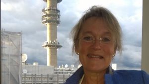 Nina Granvik redaktör för Himlaliv redaktör Nina Granvik-Wallgren med yletorn i bakgrunden