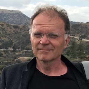 Mogens Lindén är överläkare vid Ålands hälso och sjukvård. Han är specialist i barn- och allmänmedicin. Läkaren Mogens Lindén på bild.