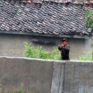 Rajavartiomies Pohjois-Koreassa.