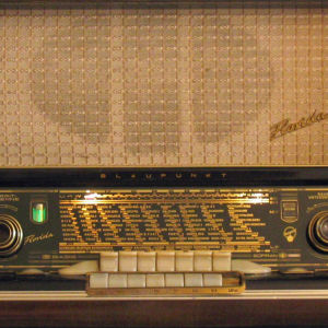 Rörradio av märket Blaupunkt från 1954.