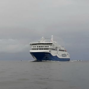Aurora Botnia saapumassa Vaasan satamaan ensimmäistä kertaa 25.8.2021 kello 11 jälkeen