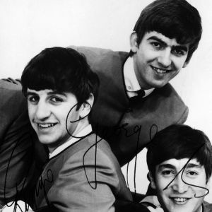 The Beatles -yhtye promootiokuvassa