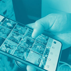 Digitreenien otsikkokuva. Tekstit: Digitreenit, Instagram, yle.fi/oppiminen. Taustakuvassa käsi ottaa knnykällä valokuvan.