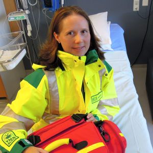 Paula Malinen lähtövalmiudessa tien päälle Lohjan sairaalan synntysosaston salissa numero 3.