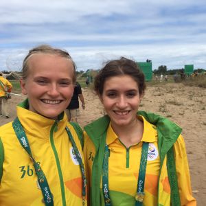 19-vuotiaat Janna Juntura (vas) ja Sofia Brilhante Biris ovat harmittelevat, että Riosta annetaan liian rikollinen ja kaoottinen kuva.