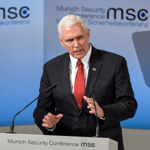 Yhdysvaltain varapresidentti Mike Pence puhui Münchenin turvallisuuskonferenssissa lauantaina 18. helmikuuta 2017. 