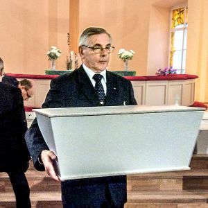 Dokumentti Pitkä taival kotiin seuraa sankarivainajan matkaa Karjalan kannakselta kotimaan multiin.