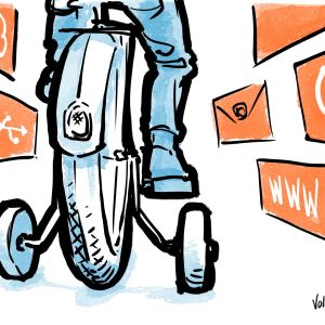 Lapsi ajaa polkupyörää apupyörillä, ympärillä Internetin teknisiä symboleita.