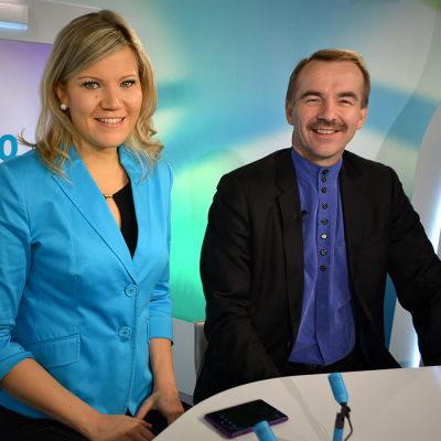 Sofia Vikman (Kok.) ja Arto Pirttilahti (Kesk.) Yle Tampereen Nettistudiossa