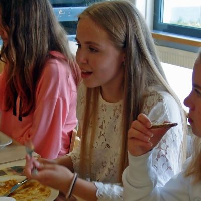Elever i Oxhamns skola i Jakobstad äter kebabfrestelse som innehåller fosfat. 