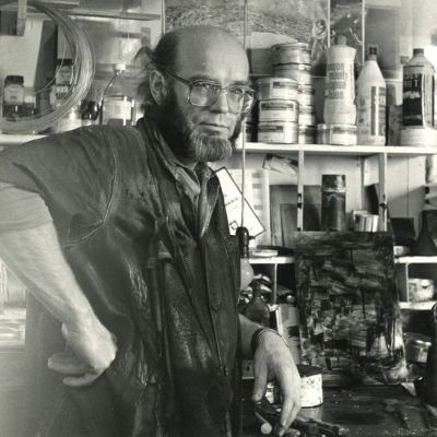 Taiteilijaprofessori Simo Hannula atelieessaan Espoossa vuonna 1980.